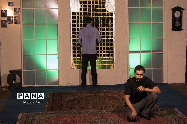 اجرای نمایش همسایه آقا