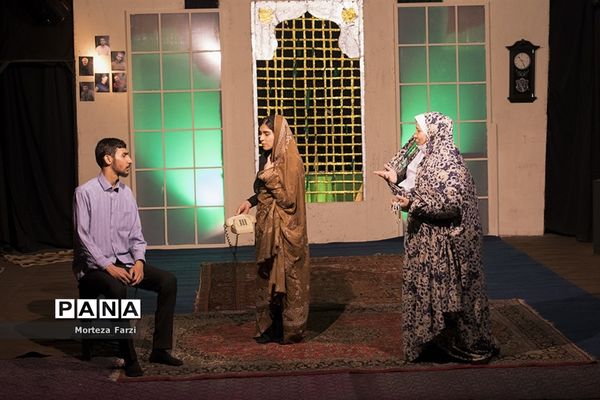 اجرای نمایش همسایه آقا