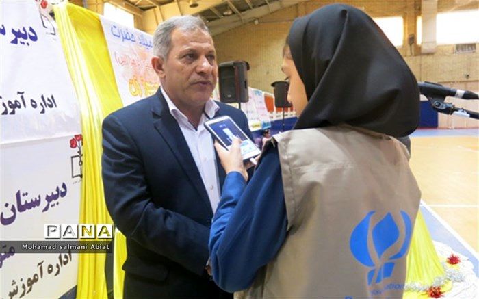 انتقال ارزش های دینی به دانش آموزان  از اهداف امور تربیتی  است