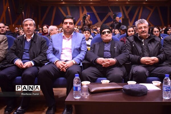 برگزاری جشن طنز «زنجفیل»
