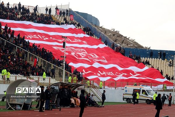 دیدار تیم‌های تراکتورسازی و سپاهان اصفهان