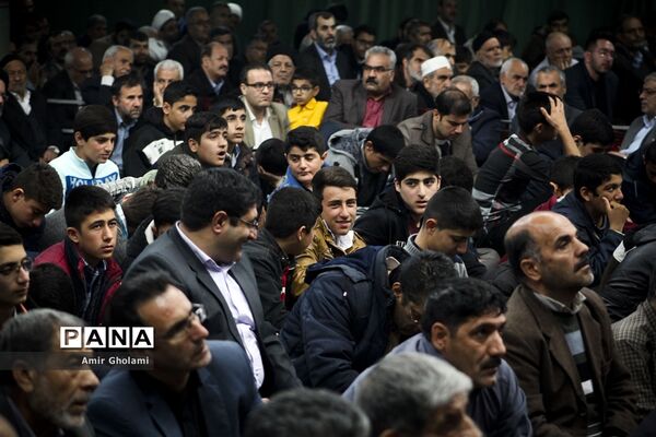 حضور دانش‌آموزان مکلف پسر عشایر کل کشور در نماز جمعه‌ شهریار