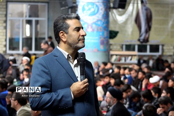 حضور دانش‌آموزان مکلف پسر عشایر کل کشور در نماز جمعه‌ شهریار
