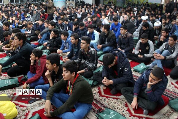 حضور دانش‌آموزان مکلف پسر عشایر کل کشور در نماز جمعه‌ شهریار