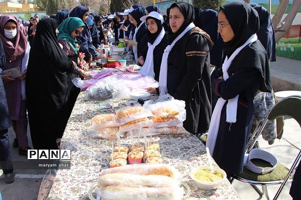 برگزاری جشنواره و بازارچه خلاقیت و هنرهای دستی دانش آموزان یزد