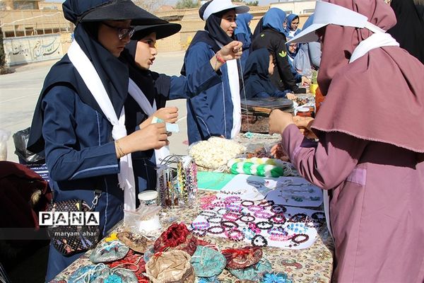 برگزاری جشنواره و بازارچه خلاقیت و هنرهای دستی دانش آموزان یزد