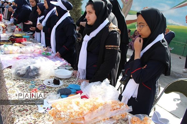 برگزاری جشنواره و بازارچه خلاقیت و هنرهای دستی دانش آموزان یزد
