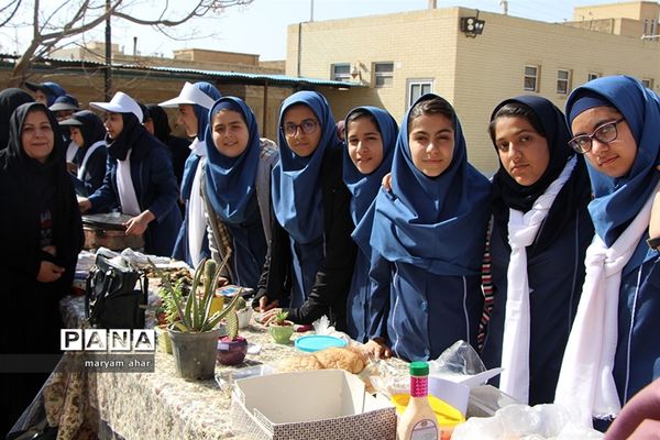 برگزاری جشنواره و بازارچه خلاقیت و هنرهای دستی دانش آموزان یزد