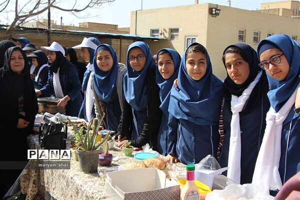 برگزاری جشنواره و بازارچه خلاقیت و هنرهای دستی دانش آموزان یزد