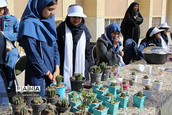 برگزاری جشنواره و بازارچه خلاقیت و هنرهای دستی دانش آموزان یزد