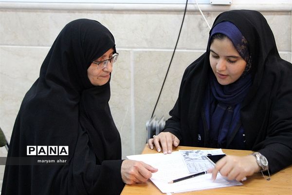 برگزاری جشنواره و بازارچه خلاقیت و هنرهای دستی دانش آموزان یزد