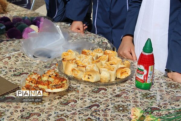 برگزاری جشنواره و بازارچه خلاقیت و هنرهای دستی دانش آموزان یزد
