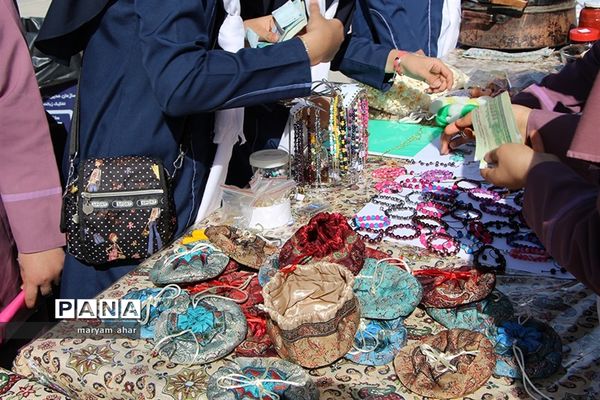 برگزاری جشنواره و بازارچه خلاقیت و هنرهای دستی دانش آموزان یزد