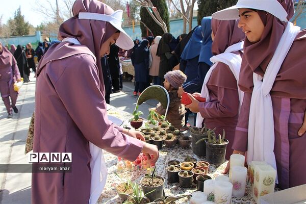 برگزاری جشنواره و بازارچه خلاقیت و هنرهای دستی دانش آموزان یزد