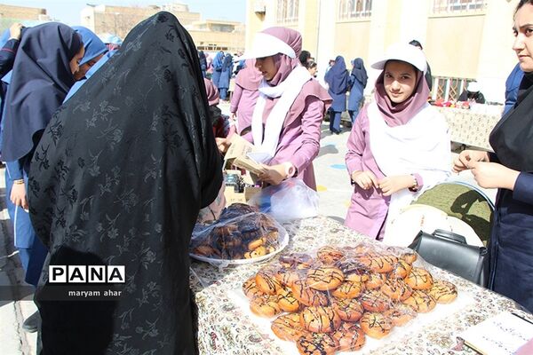 برگزاری جشنواره و بازارچه خلاقیت و هنرهای دستی دانش آموزان یزد