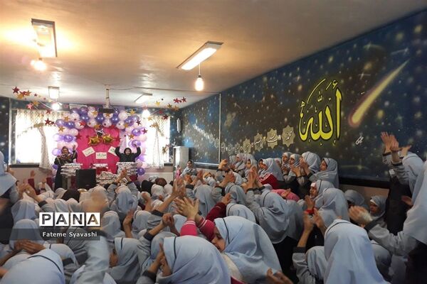 برگزاری مراسم جشن تکلیف 300 دانش‌آموز مدارس دخترانه منطقه خزل شهرستان نهاوند