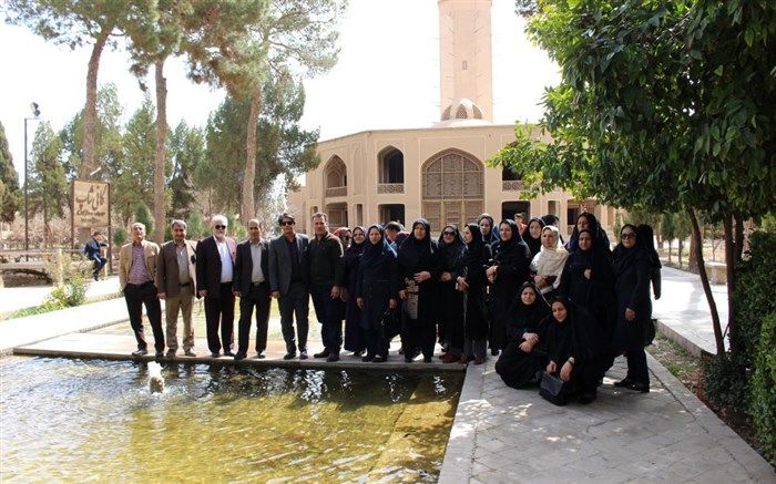 یزد گردی مدیران مدارس هیات امنای شهرستان بویراحمد و بازدید  از  باغ دولت آباد