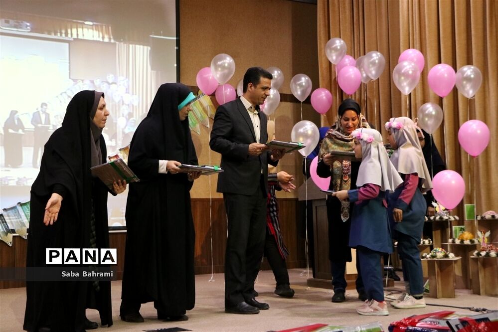 برگزاری مراسم جشن عبادت دانش‌آموزان دبستان سعادت در شهرقدس