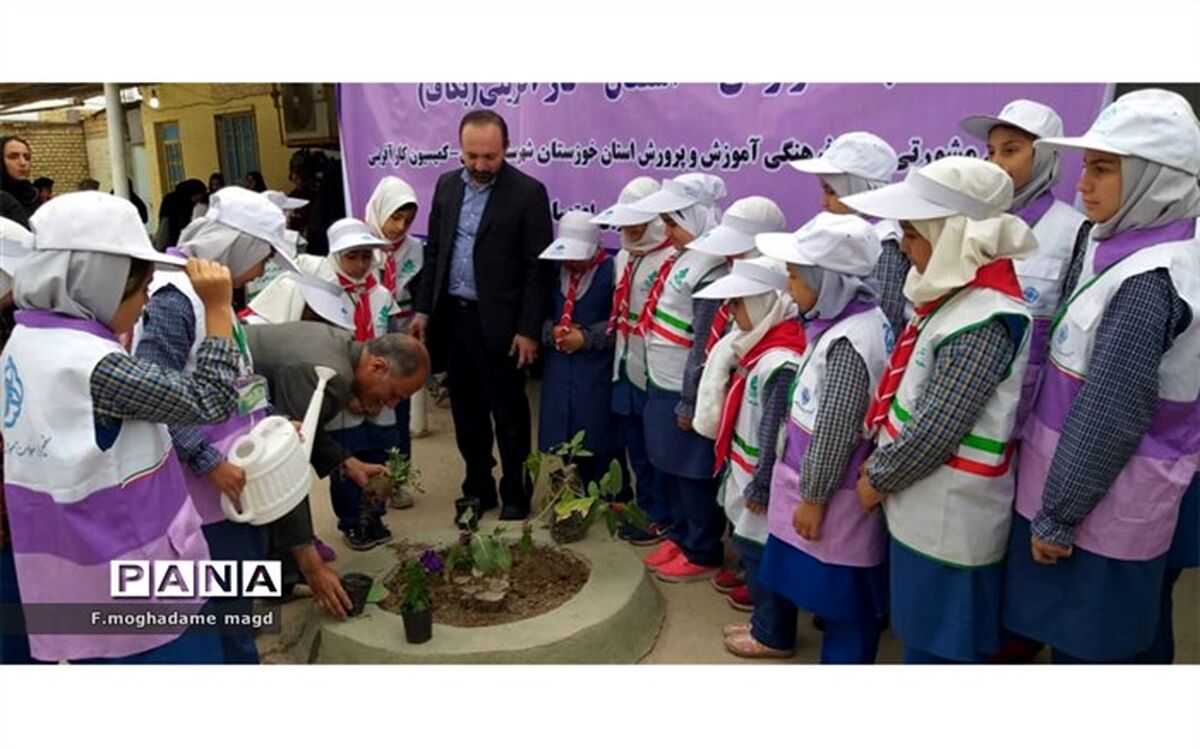 آیین روزدرختکاری در هفته منابع طبیعی درمدارس آبادان  برگزارشد