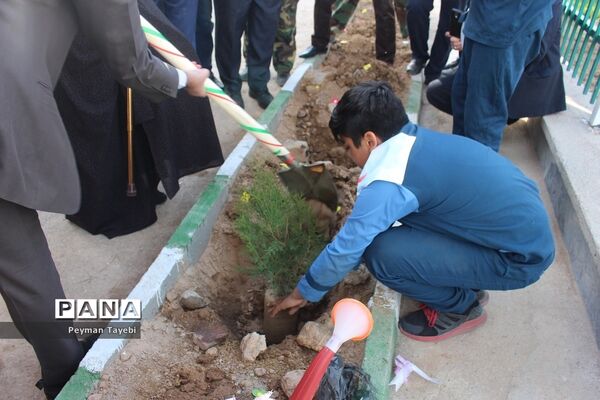 برگزاری آیین روز درختکاری در دبستان شهید رجایی سمنان