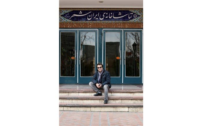 کیومرث مرادی پس از سه سال به تماشاخانه ایرانشهر باز می‌گردد