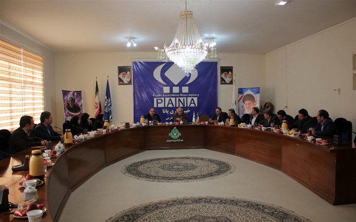 جلسه هماهنگی همسان سازی پوشاک مدارس آذربایجان غربی برای سال تحصیلی ٩٩-٩٨ برگزار شد