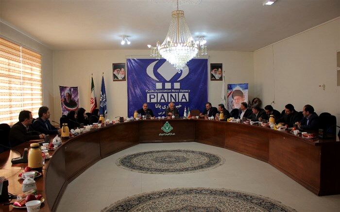 جلسه هماهنگی همسان سازی پوشاک مدارس آذربایجان غربی برای سال تحصیلی ٩٩-٩٨ برگزار شد