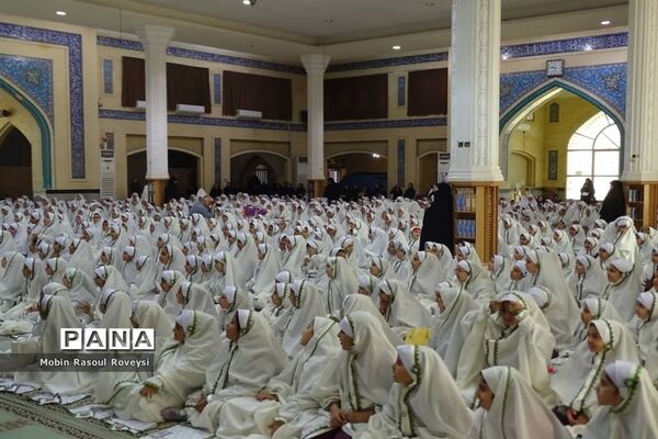 جشن تکلیف ۱۳۰۰ دانش‌آموز دختر در آبادان