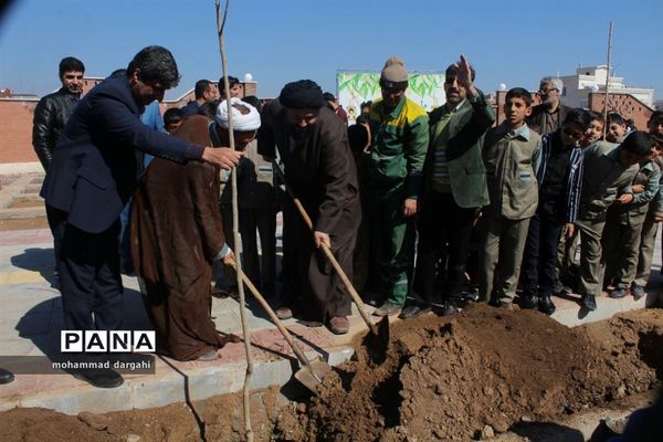 مراسم روز درختکاری با حضور سمن‌های زیست محیطی و اصحاب رسانه