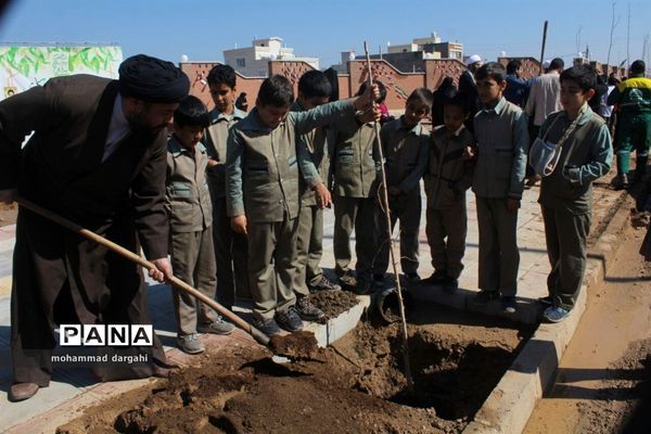 مراسم روز درختکاری با حضور سمن‌های زیست محیطی و اصحاب رسانه