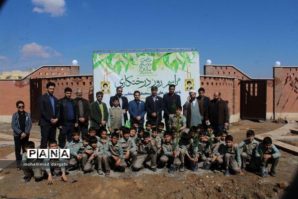 مراسم روز درختکاری با حضور سمن‌های زیست محیطی و اصحاب رسانه