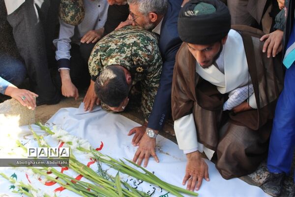 تشییع پیکر سه شهید گمنام در بوشهر-2