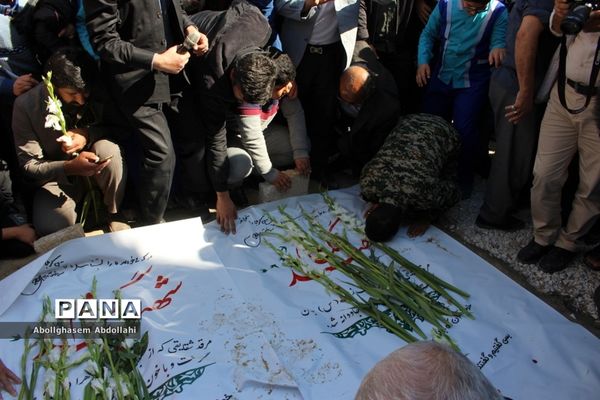 تشییع پیکر سه شهید گمنام در بوشهر-2