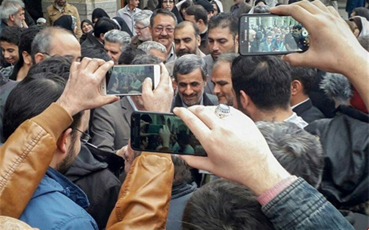 فریاد اعتراض یک جوان بر سر احمدی‌نژاد