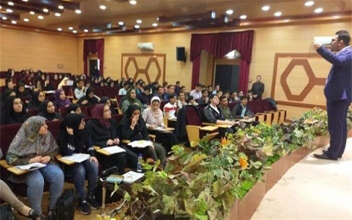 همایش علمی فیزیک در شهرستان اردستان برگزار شد