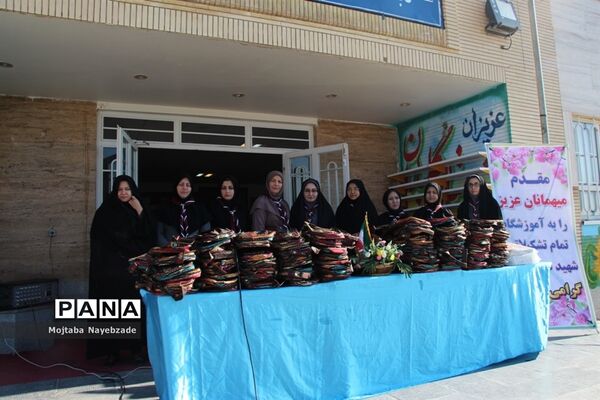 تجلیل از دانش‌آموزان پیشتاز مدرسه تمام تشکیلاتی شهید قدرت الله عین آبادی فیروزه