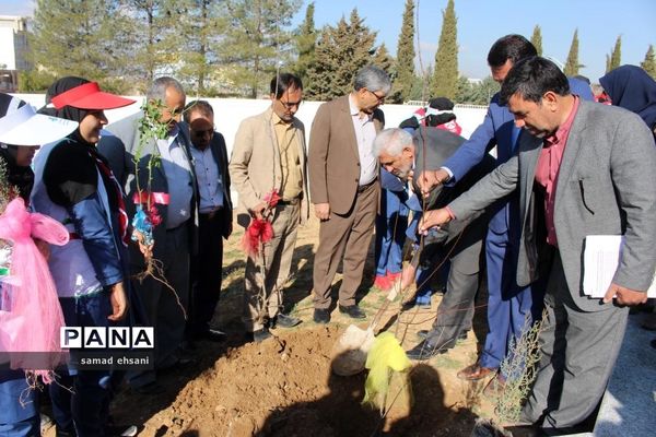 آیین برگزاری جشن تولد زمین (درختکاری) مدرسه مصلی نژاد یاسوج