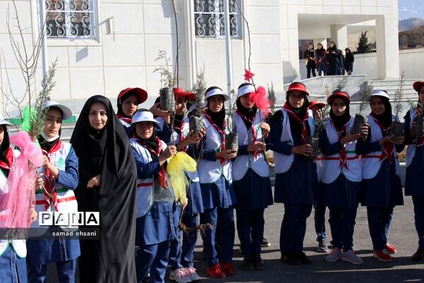 آیین برگزاری جشن تولد زمین (درختکاری) مدرسه مصلی نژاد یاسوج