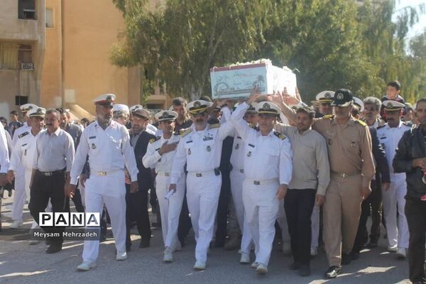 تشییع پیکر پاک  و مطهره شهید گمنام در پایگاه دوم دریایی  بوشهر