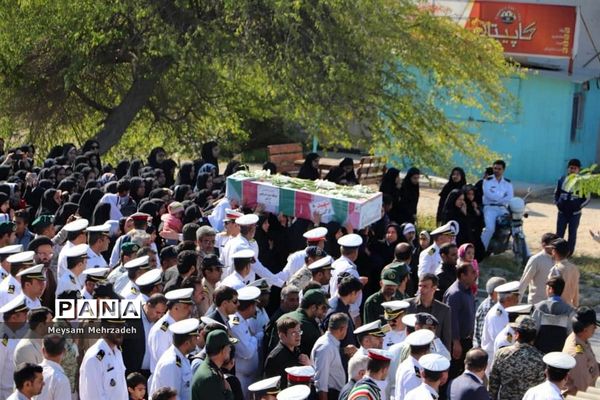 تشییع پیکر پاک  و مطهره شهید گمنام در پایگاه دوم دریایی  بوشهر