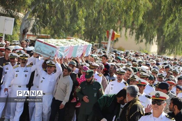 تشییع پیکر پاک  و مطهره شهید گمنام در پایگاه دوم دریایی  بوشهر