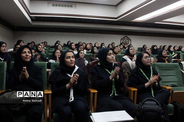 بازدید دانش‌آموزان تبریزی از شعب تامین اجتماعی