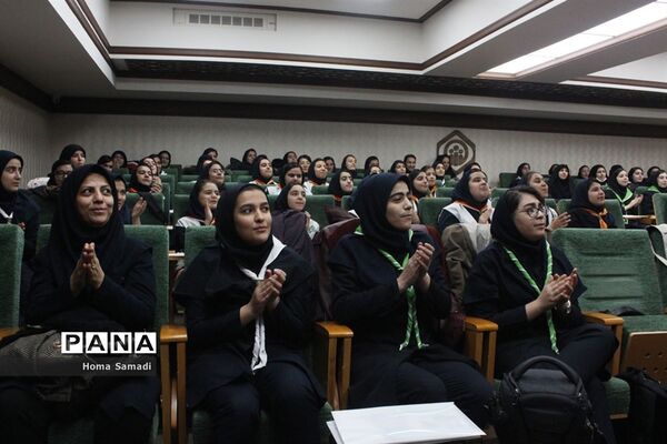 بازدید دانش‌آموزان تبریزی از شعب تامین اجتماعی