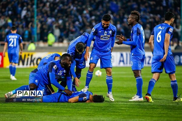 دیدار تیم های استقلال و العین امارات