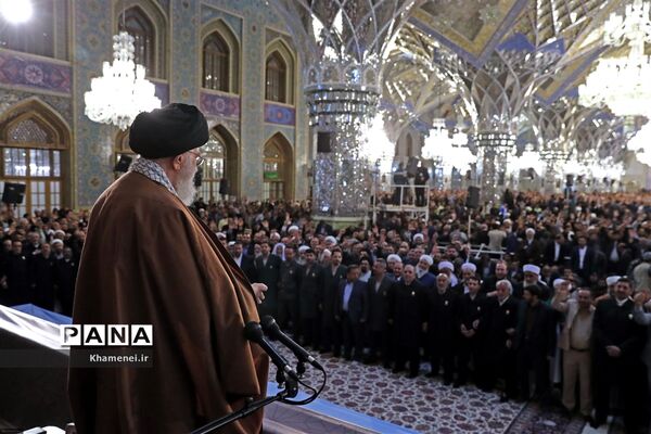 حضور رهبر معظم انقلاب در اجتماع زائران و مجاوران حرم مطهر رضوی