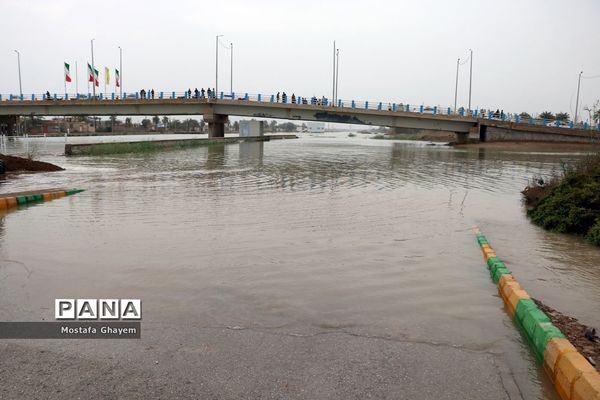 اسکان مسافران نوروزی در اماکن سرپوشیده و اجرا ی عملیات جلوگیری از طغیان رودخانه اروند درآبادان