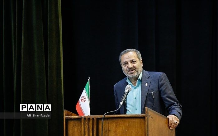 کاظمی: سعی می‌کنیم فعالیت‌های تربیتی سال 98 به مدارس واگذار شود