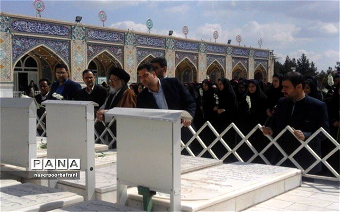 طرح "میعاد با خدا میثاق با شهیدان "در گلزار شهدای نایین برگزار شد