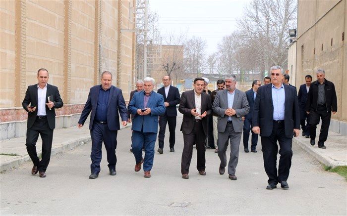 شورای شهر ارومیه با هدف بسترسازی فعالیت های ورزشی در بهسازی فضاهای ورزشی آموزش و پرورش مشارکت می کند