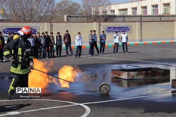 برگزاری مانور پیشگیری از حوادث چهارشنبه آخر سال در مدارس  میانه
